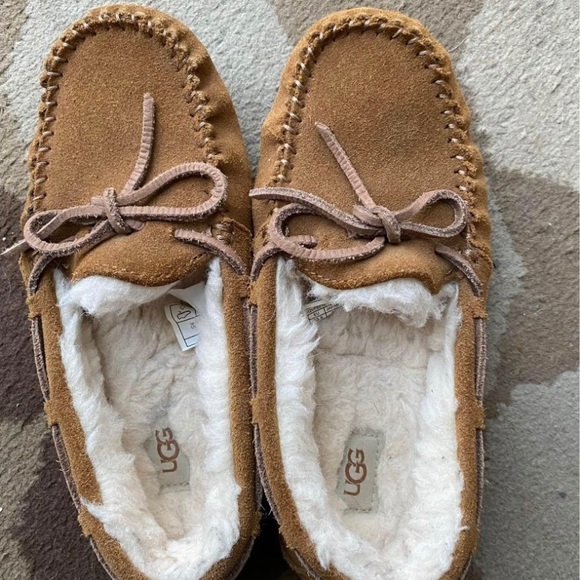 Youth uggs - Picture 2 of 6